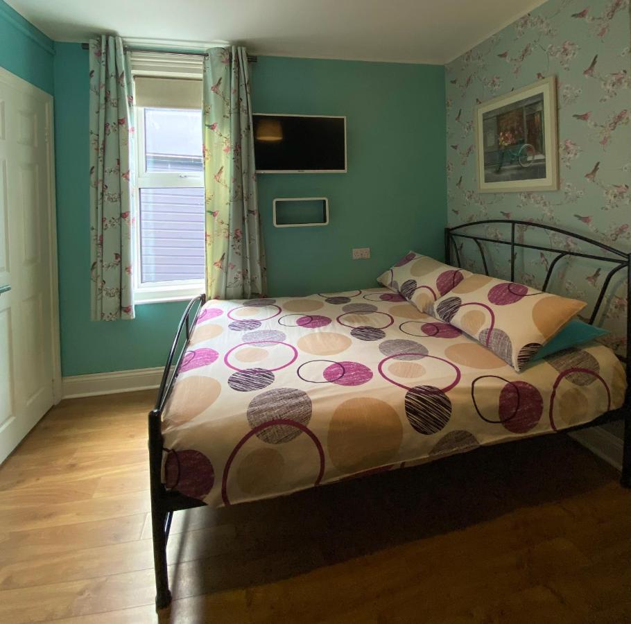 Portrush Holiday Hostel Guesthouse Exterior photo
