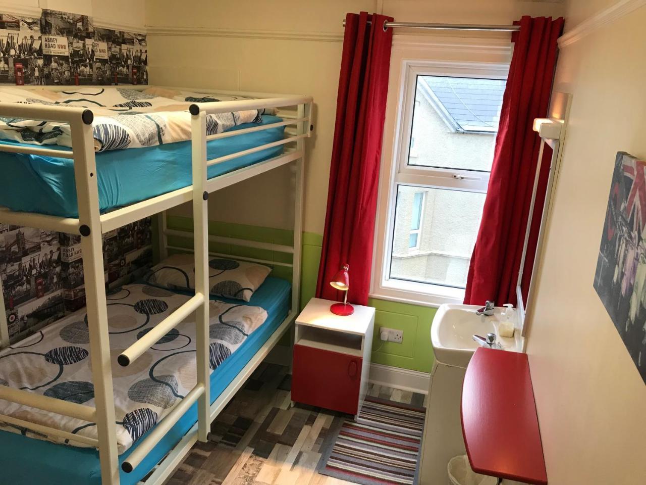 Portrush Holiday Hostel Guesthouse Exterior photo