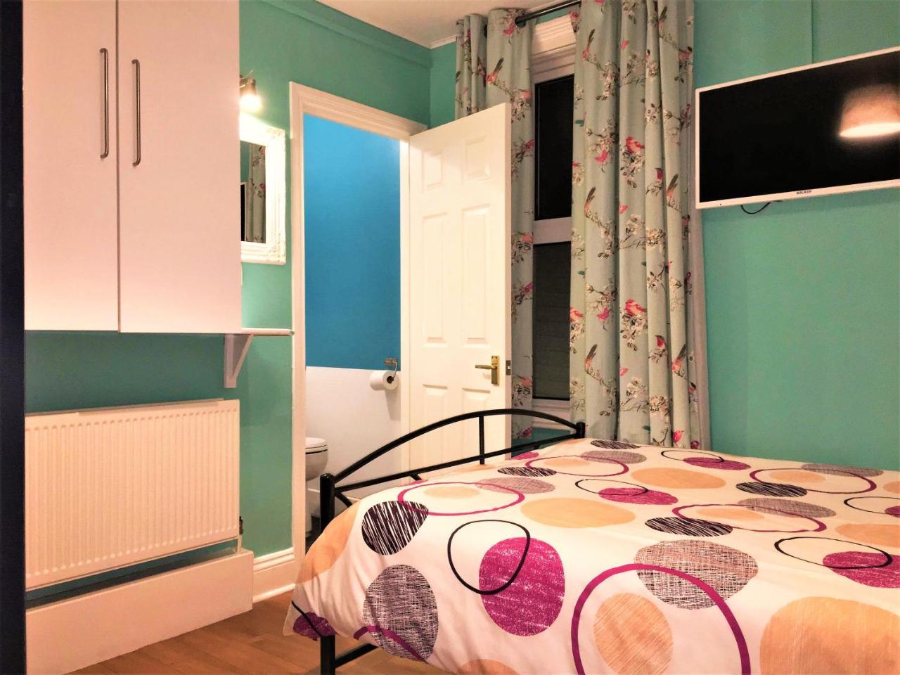 Portrush Holiday Hostel Guesthouse Exterior photo